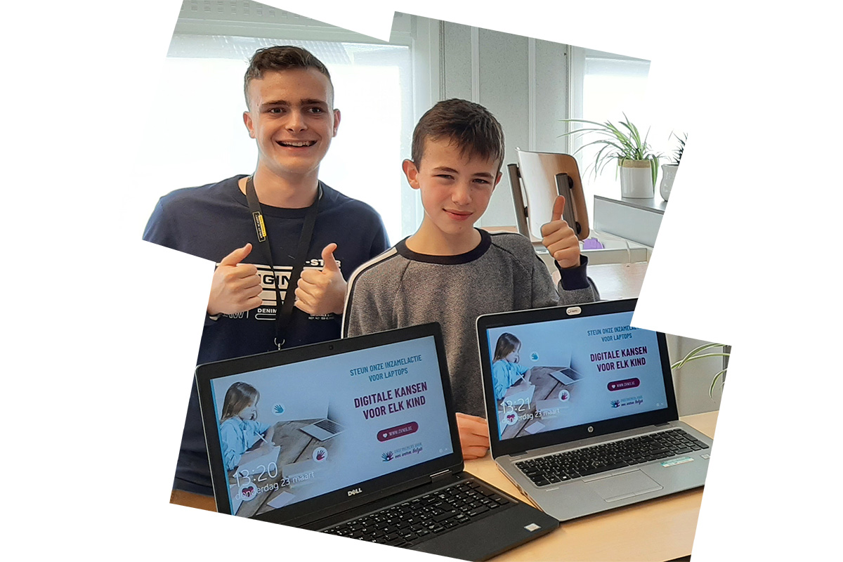 2 leerlingen van secundair onderwijs Sint-Elisabeth met 2 laptops op de voorgrond