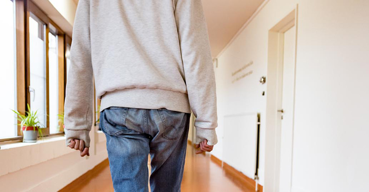 Man in gang detentiehuis Kortrijk ©ID Sander De Wilde